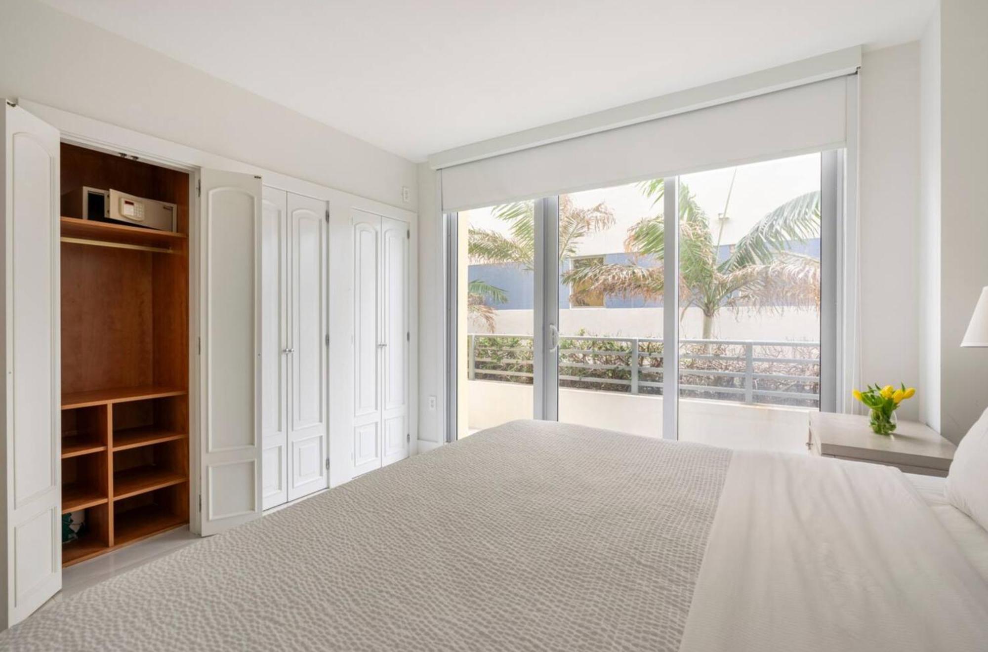 Beachfront Bentley Hotel One Bedroom Suite With Balcony And Beach Access Miami Beach Exterior foto